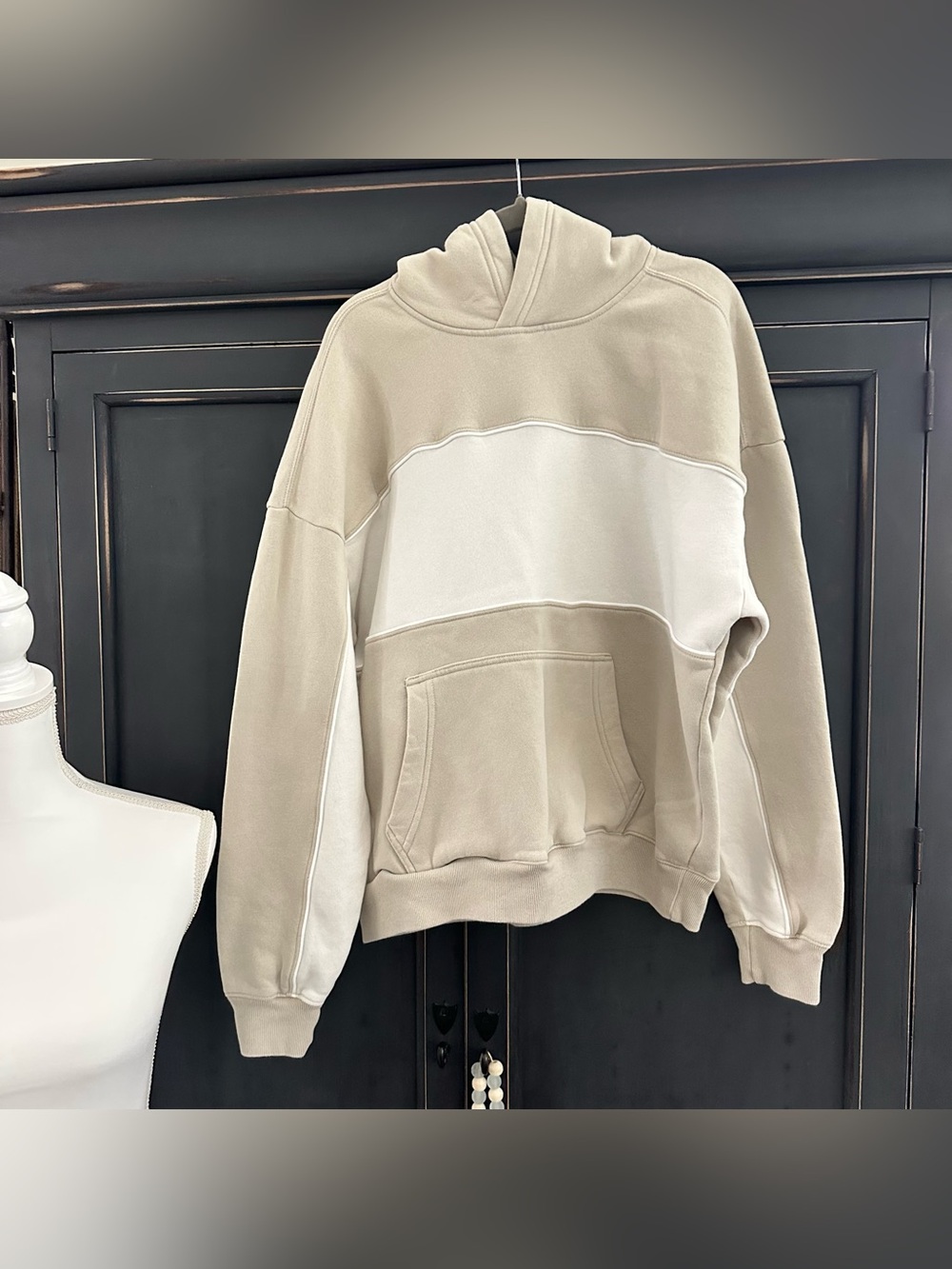 Hollister Beige and White Boxy Fit  Hoodie size M